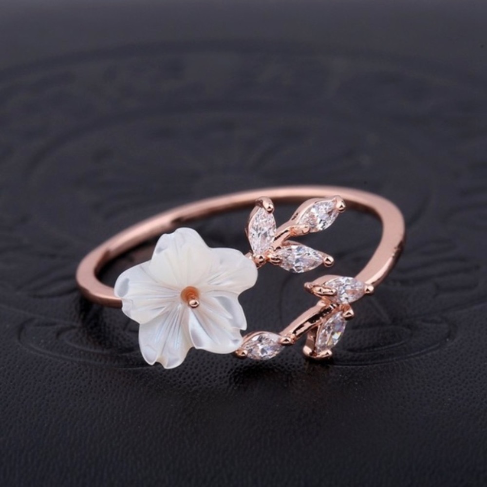 🎁 Rose Gold Floral Adjustable Ring - Picture 2 of 4